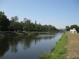 Vltava 4-plavební kanál Troja-Podbaba 10.9.09 (1).jpg